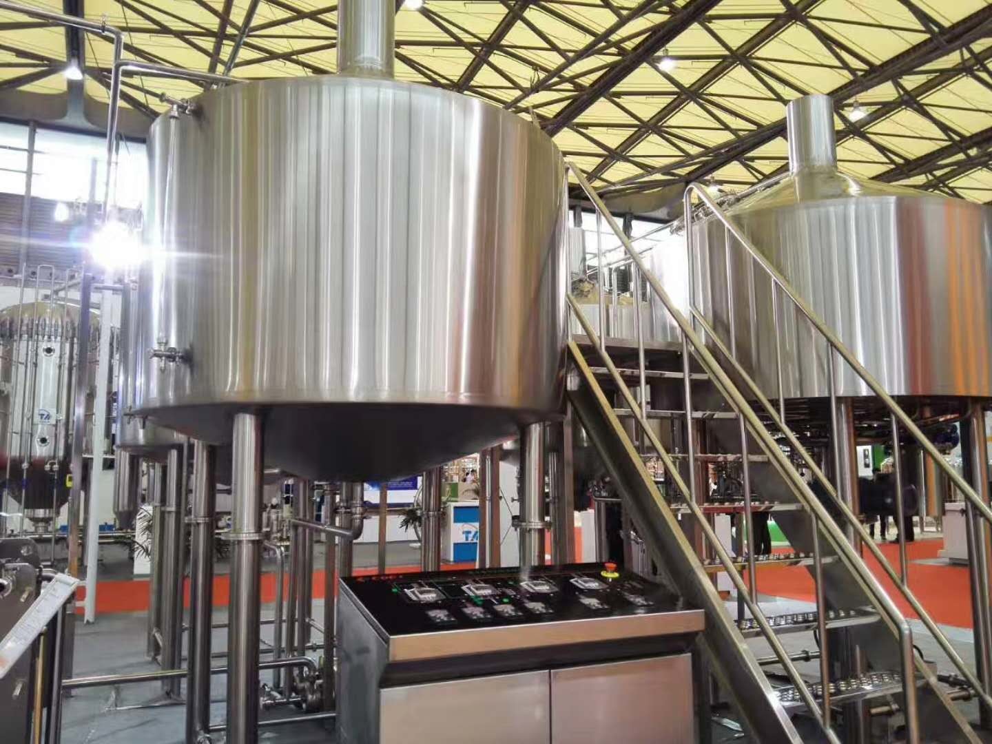 Wholesale Touch Screen Large Home Brewing Equipment 2000L Sus304 Brewhouse Equipment from china suppliers