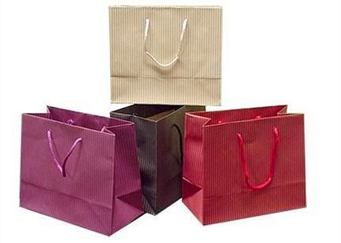Wholesale Gift Printed Luxury Paper Shopping Bags With Handles from china suppliers