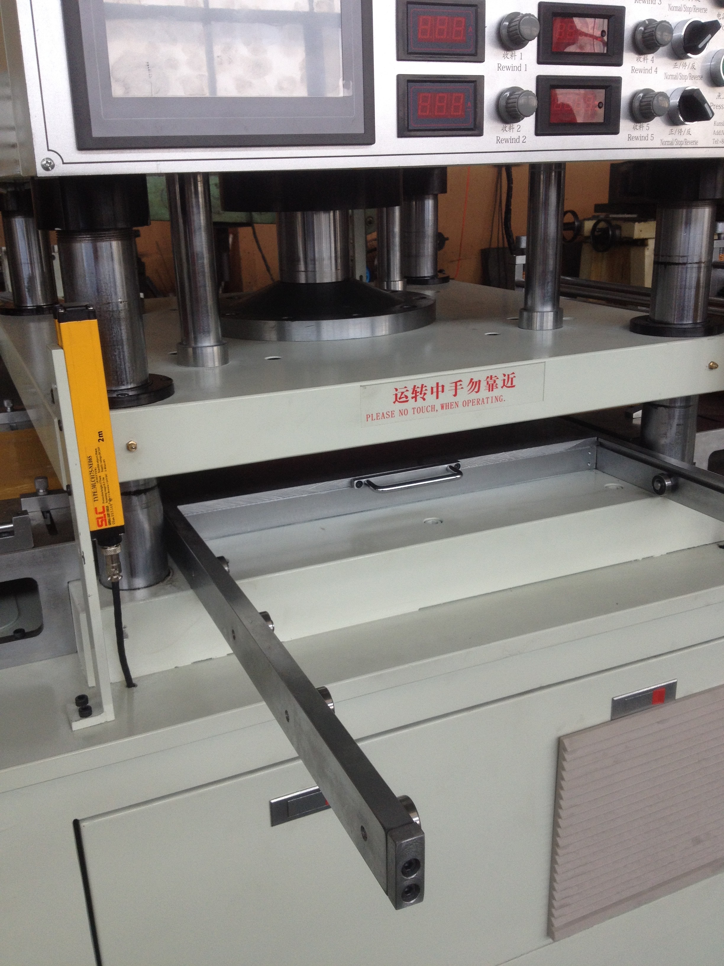 four post 450*450mm/400*400mm flat bed sticker die cutting machine