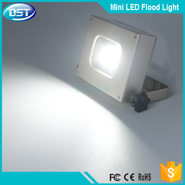 Wholesale new led flood light 10w Camping mini put lights 3.7V 4000mAh flood light Photo Color from china suppliers
