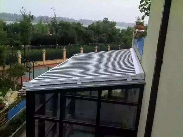 Waterproof And Sunscreen Retractable Roof Awning Sunroom Retractable Awning