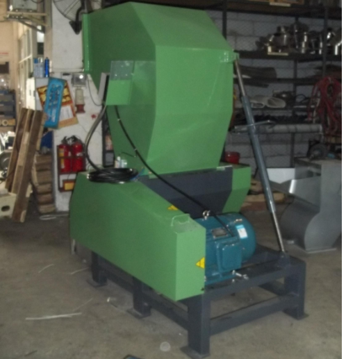 Crusher factory customizable industrial electric crusher plastic pet bottle single roller crusher