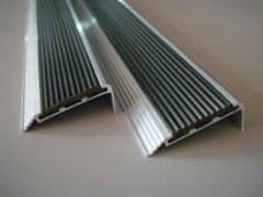 Exterior Metal Aluminum Stair Nosing , Laminate Stair Nose Trim Right Angle Type