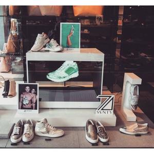 China Hologram 3D Advertising Display Pyramid Holocube Holographic Projector on sale