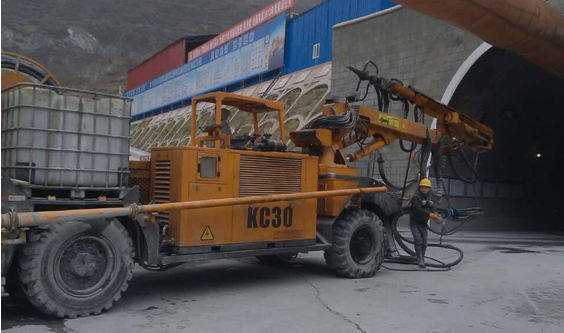 KC3017 Robotic Shotcrete Machine With Concrete Spraying Manipulator 4 - Wheel Drive