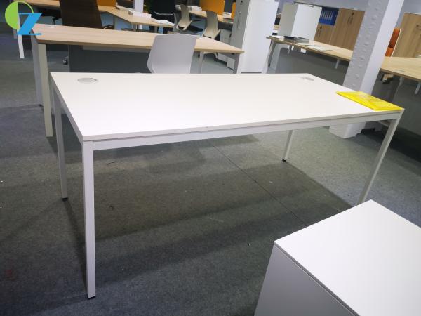 Quality White One Person Manager Computer Office Table Simple Design for sale