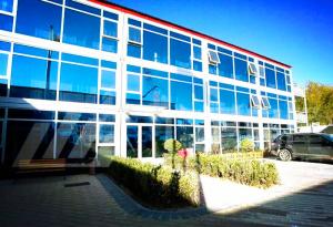 China Three Layers Custom Container Homes PVC Window Galvanized Steel With Stairs on sale