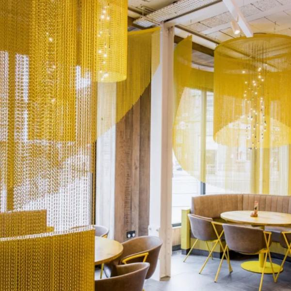 Silver Aluminium Chain Curtain Semi Private Aluminium Link Ceiling