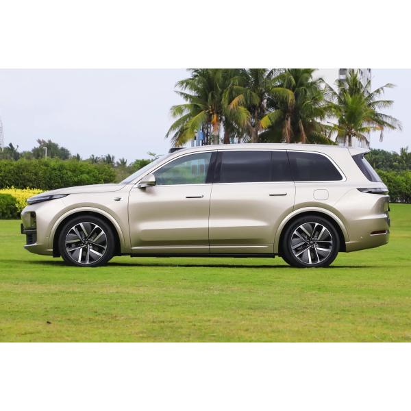 710km L9 Electric Car 400V Lixiang Electric Sedan With Striking Design