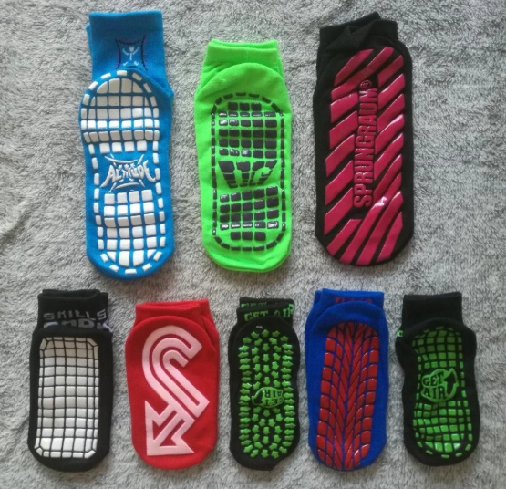 Green Color Unisex Trampoline Grip Socks Ankle Length Socks Safety Jumping Sock