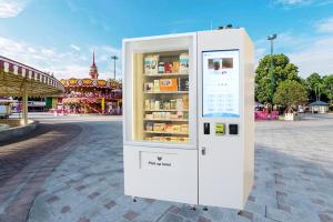 China Pharmacy Refrigerator Vending Machine , Micro Market Vending Machine With Conveyor Belt on sale