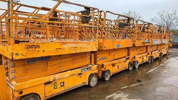 Quality Heavy-Duty 5m High Degree Mobile Lifting Platform Vehicle for Construction Projects for sale