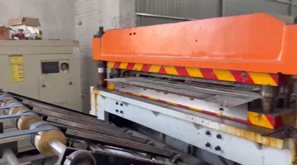 Quality Coil Cutting Line With Double Stackers For Both Straight And Scroll Cutting for sale