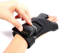 China IP65 2D Bluetooth Glove Wearable Mobile Scanner for Android IOS & WINDOWS on sale