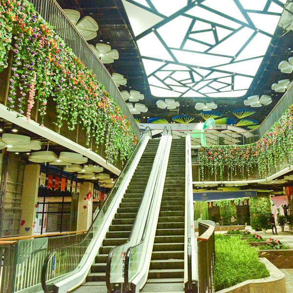 Durable Lifelike Artificial Plant Wall For Store Long Term Life Time