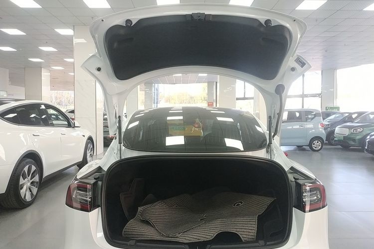 Electric Car New Energy Vehicle High Speed 5 Seats Used Car