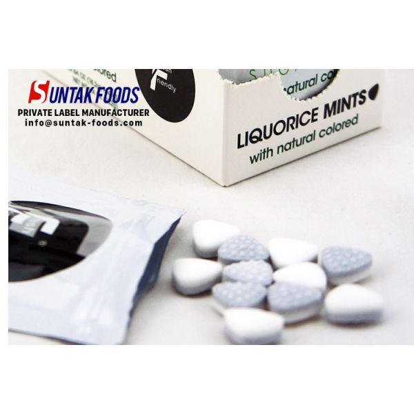 Sugar Free Liquorice Peppermint Candy With Double Color , Triangle Shaped Candy