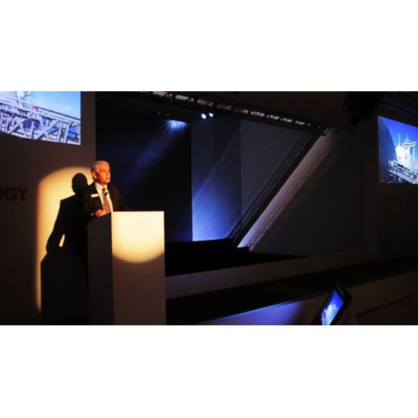 Large Holographic Touch Screen / Holographic Projection for Hologram Presentation