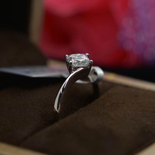 Synthetic Diamond Moissanite Jewelry , 2.68g Gold Weight Moissanite Wedding Rings