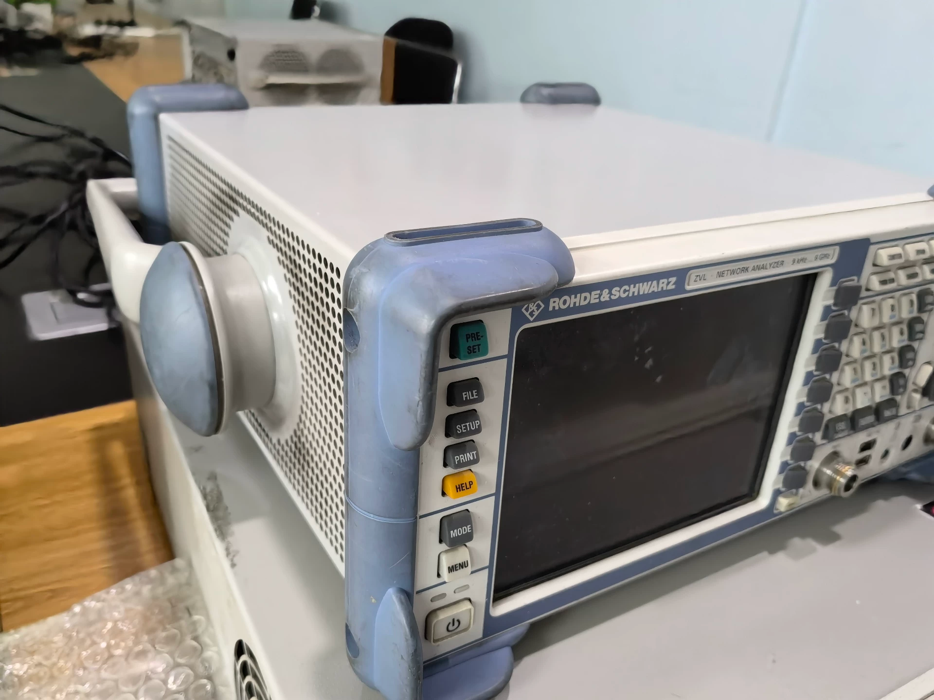Rohde & Schwarz ZVL6 VNA 6 GHz Portable Vector Network Analyzer
