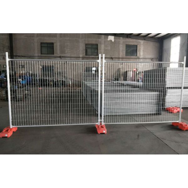 Canada Temporary Panel Fence Portable Fencing 2.1*2.4m For Sports / Concerts