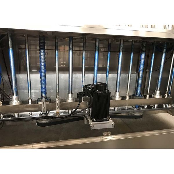 High Precision Lubricant Engine Oil Filling Machine 8 Nozzles For Mechanical Industry