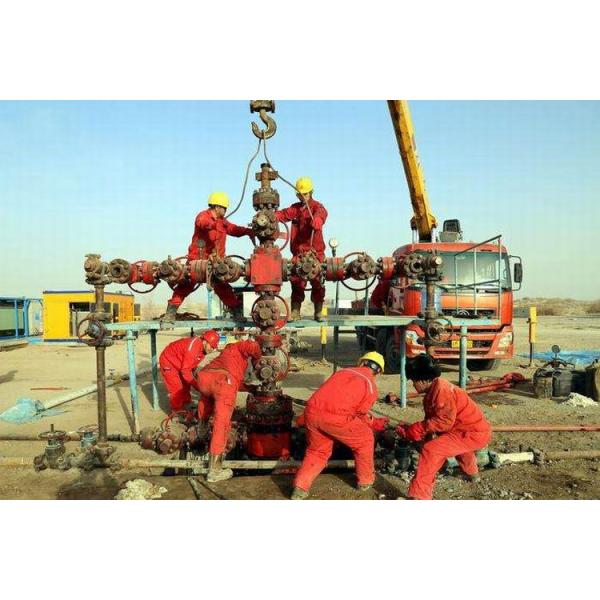 API 6A Wellhead Equipment Christmas Tree / Oil Producing Tree / X-Mass Tree For Oil Drilling