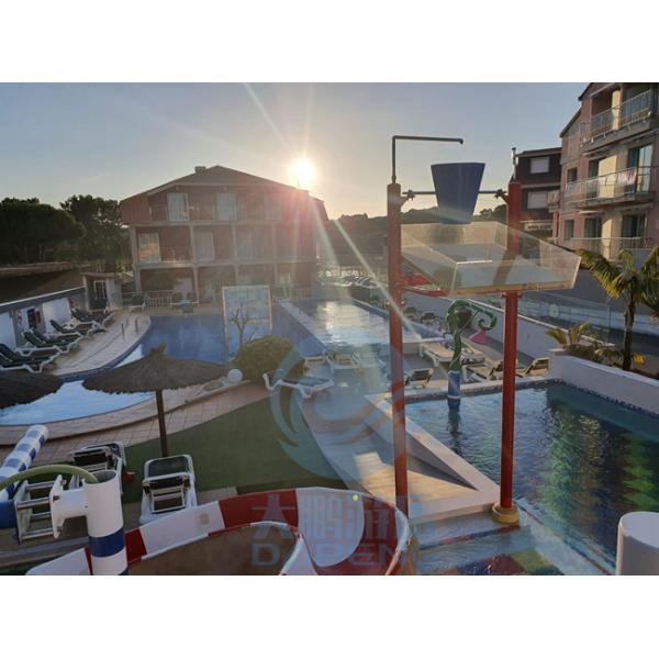 Fiberglass Water Splash Pad 5m Height Water Park Bucket Dump Cluster For Spray Zone