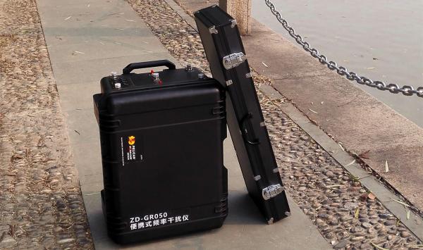 Quality Professional 100m Bomb Signal Jammer With Displaying Work State Function for sale