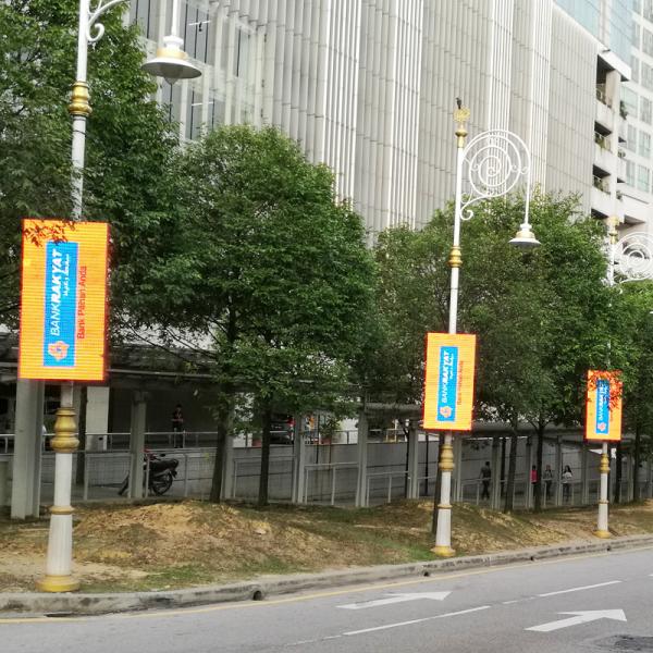 Quality 6MM Pixel Light Pole LED Display Advertising Lamp Post Smart Led Screen for sale
