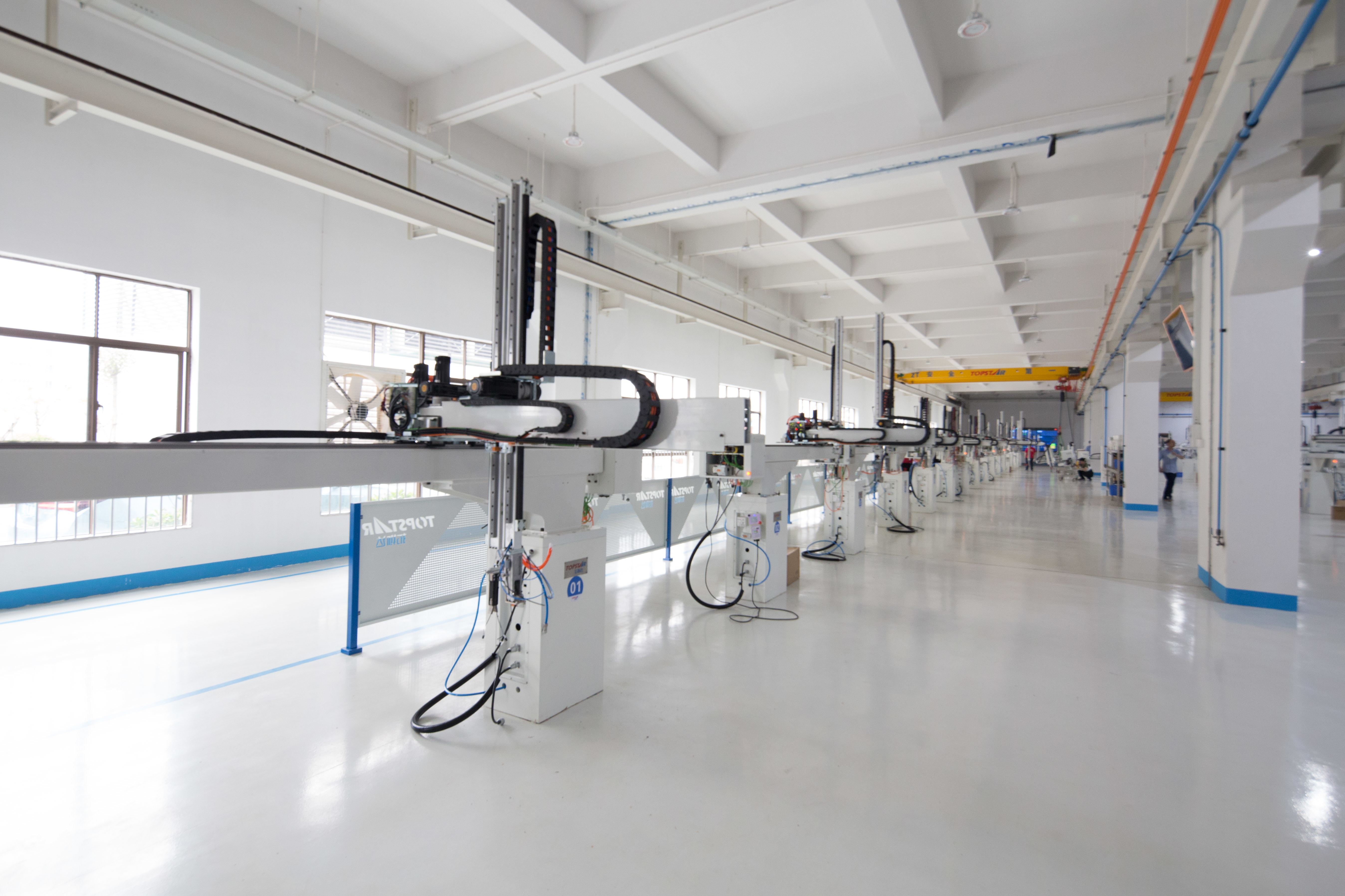 6 . 5Kw Max Power Large Robotic Arm , Industrial Injection Molding Robot