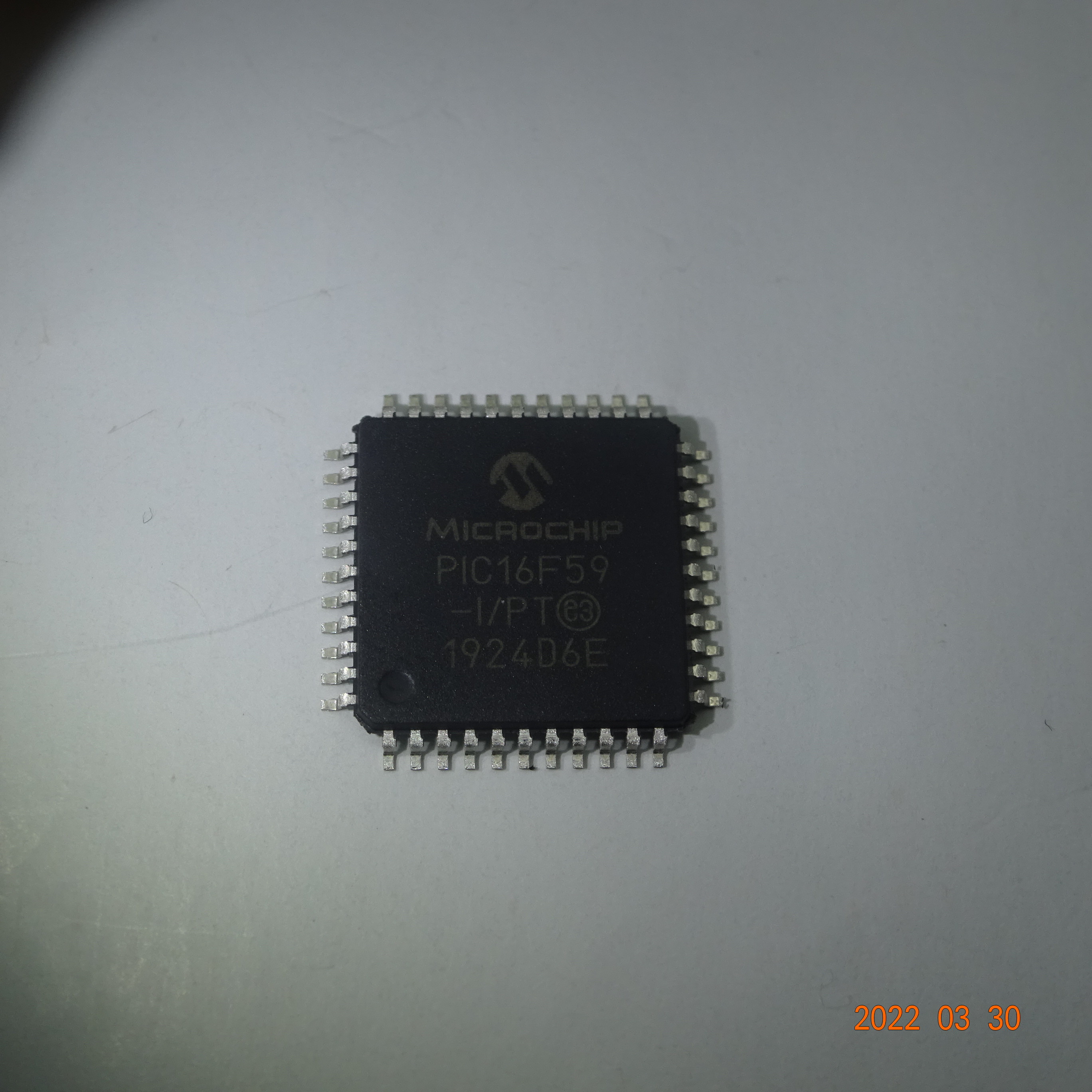 PIC16F59-I/PT Single Chip Microcontroller Integrated Circuit MCU 3KB