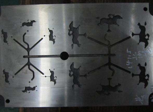 6 Plus 6 Family Custom Injection Molding For Blown LDPE Horses Runner Shut Offs