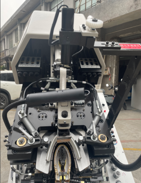 Nine Pincers Automatic Toe Lasting Machine Smooth Operation Customized