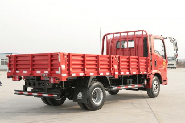 Quality ZZ1047E2815B180 Light Duty Commercial Trucks HOWO 4X2 Light Cargo Truck Euro II 120hp for sale