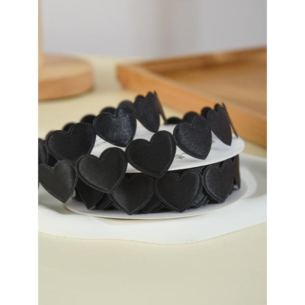 1.5cm*9m 2.5cm*9m Heart Shape Valentine's Day Polyester Gift Ribbon For Luxury Gift Packaging