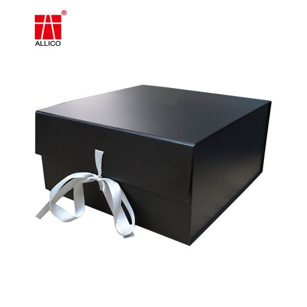 Collapsible 128gsm C2S Garment Packaging Box Magnetic Closure