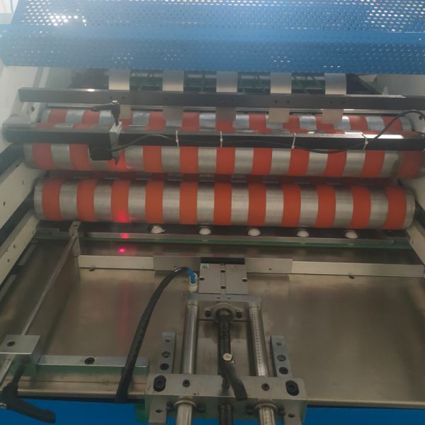 BSM-U Central Threading Folding Sewing Machine For Notebook