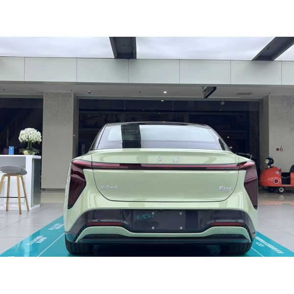 2024 Hongqi EH7 Pure Electric Vehicle with Maximum Torque of 450 Nm and Energy Efficiency by FAW Cars