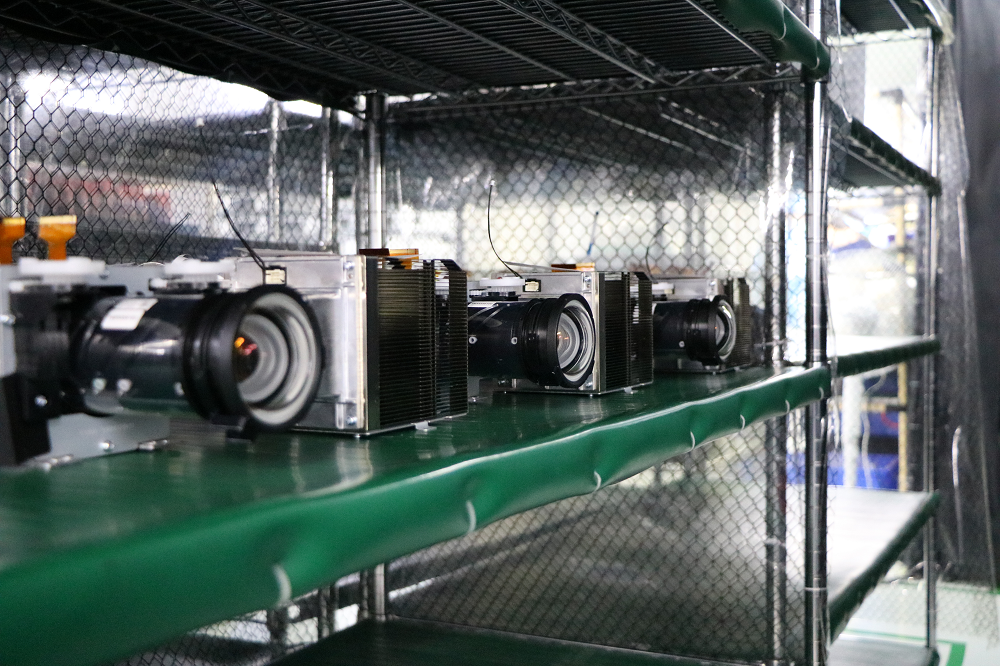 2024 Y3pro Ultra HD Home Theater Projector 800 ANSI Lumens Auto Focus LED Lamp 2GB RAM and Android 9.0 Operating S