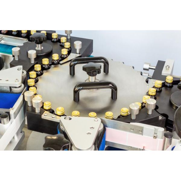 750pcs/minute Three Points Positioning Round Bottle Labeling Machine Stable And High-Speed