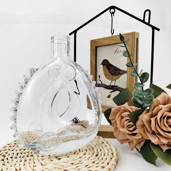 Special Craftsmanship Brandy Bottle Unique Flat Round Design with Crystal Flower Shape