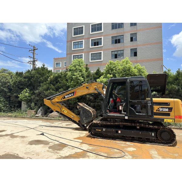 China Made Excavator Used Sany Excavator 135 Yellow 0.7m3 Bucket Capacity 13 Ton