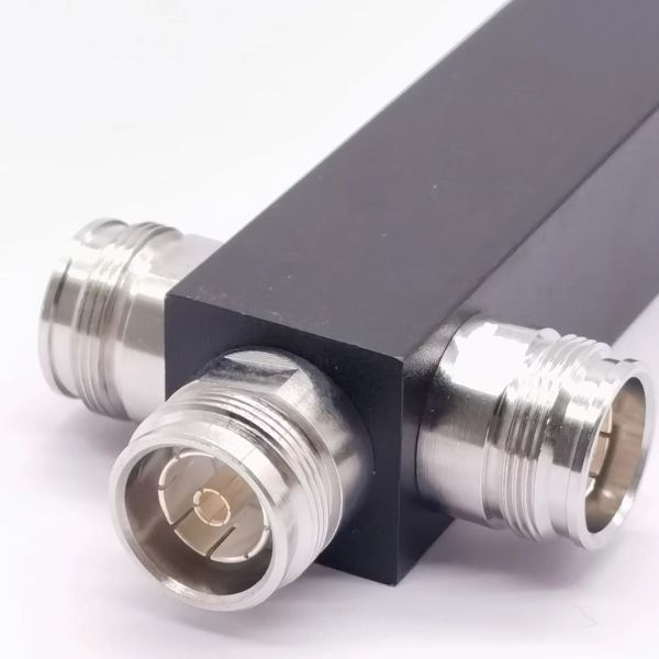 Ultra Wideband 3 Way Low Pim Reactive High Power Splitter 350-3800MHz 4.3-10 F