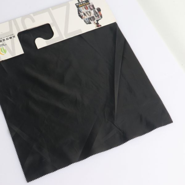 Making fabrics for casual wear sportswear and children's wear for LINING Sustainable fabrics 100% RPET taffeta factory