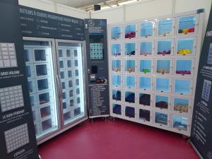 Wholesale 21.5 Inch Touchscreen Locker Vending Machine With Custom Graphics And Cooling System Range -22-20C from china suppliers