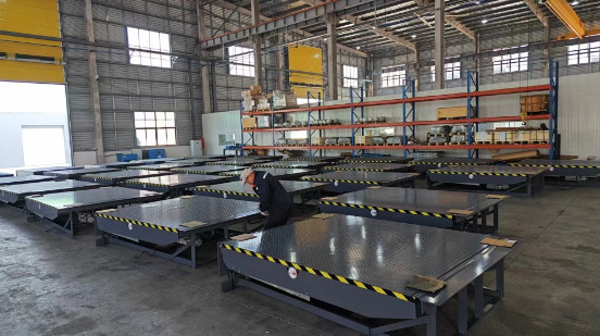 Dock levellers for warehouse loading bay or Hydraulic loading dock levelers
