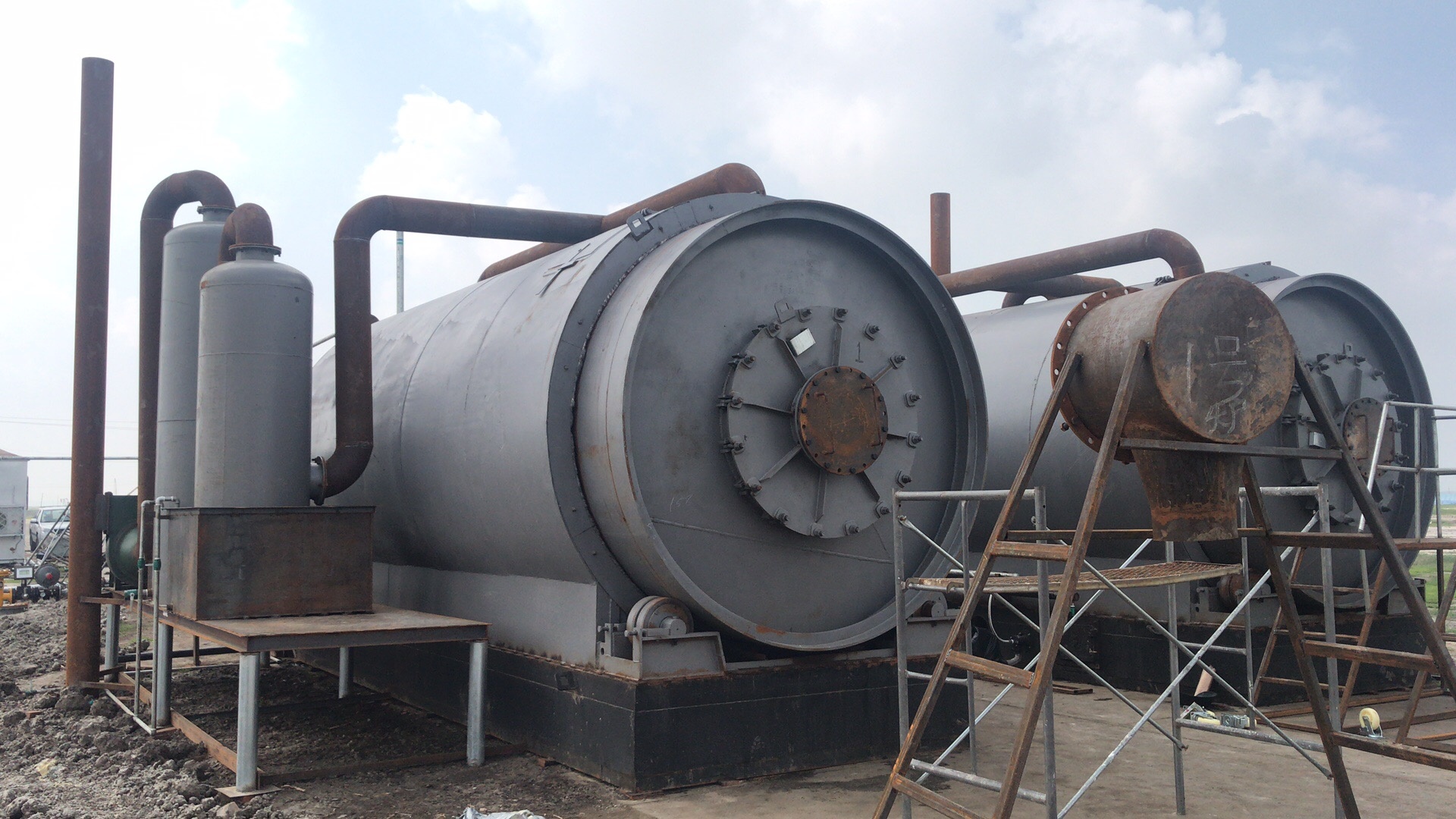Recycle Tire Tyre Plastic Oil Sludge Pyrolysis Machine with COC Certificate in Algeria