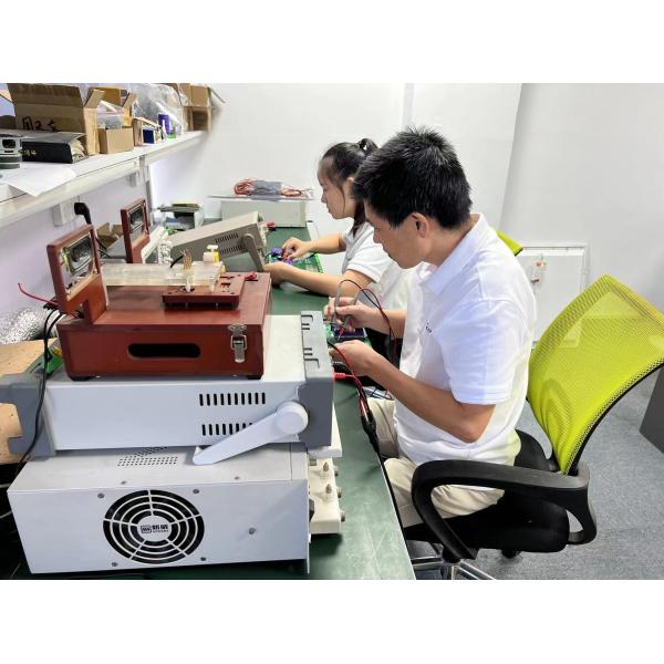 Enerkey engineer is testing enerkey storage smart bms