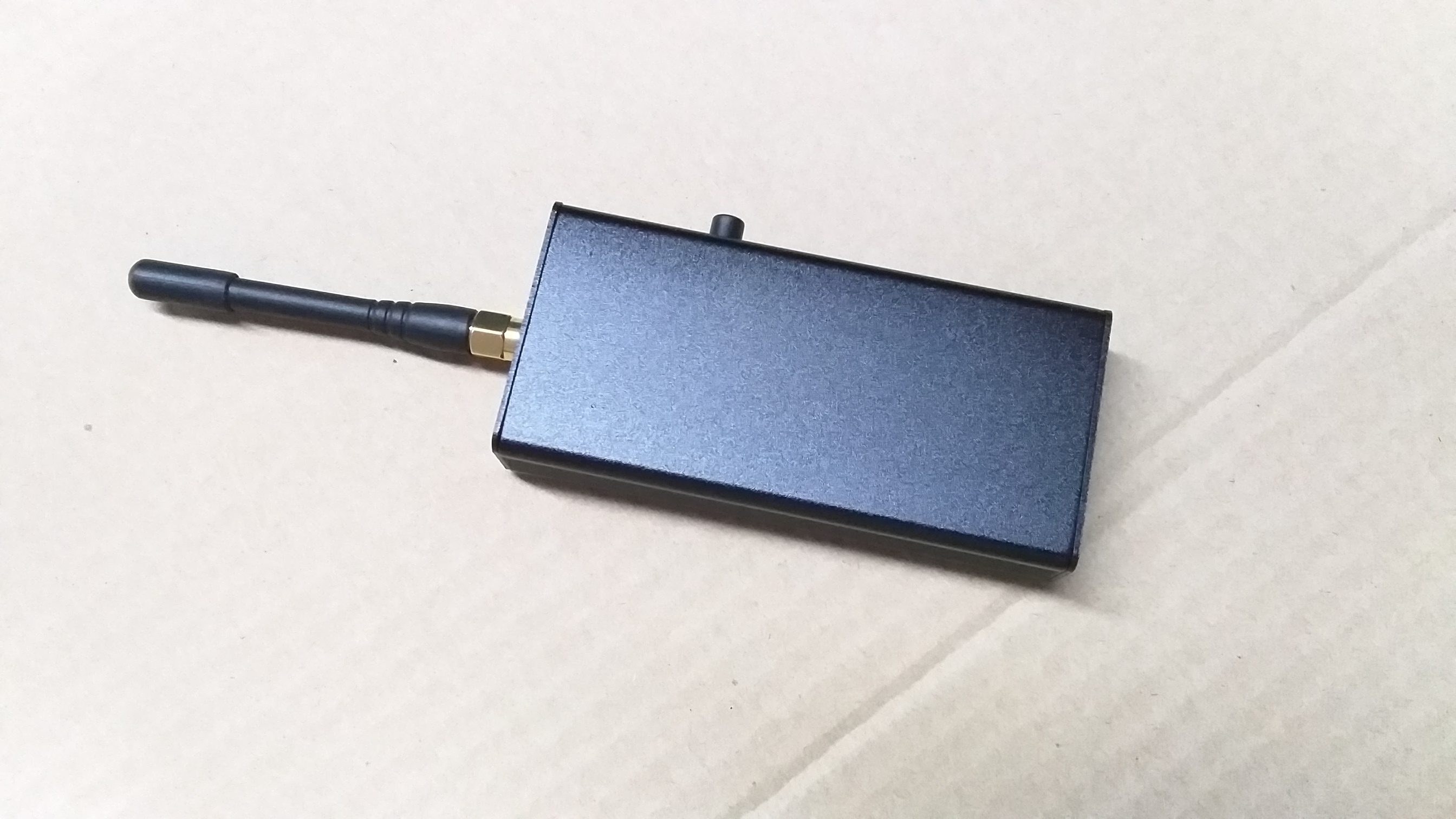 Single frequency handheld GPS jammer vehicle company limited speed jammer platform transmits zero data